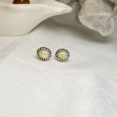 簡約火彩蛋白石耳環3