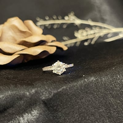 輕奢珠寶-《經典款八心八箭莫桑鑽戒》4