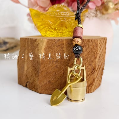 聚財聚福-《鏟一桶金吊飾》3
