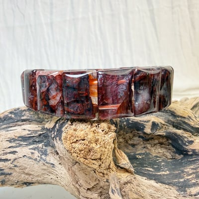 療癒能量/擋煞招財-《高檔閃片牛血紅膠花手排》2