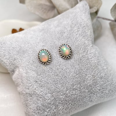 簡約火彩蛋白石耳環2