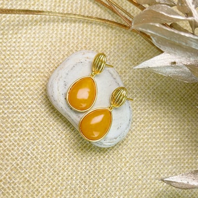 辟邪去災/招財納福-《韓風設計黃蜜蠟包鑲耳環》2