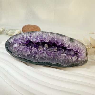 聚財/聚氣/高磁場-《錢袋子紫晶洞擺件》2