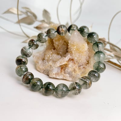 穩定心靈/招財助事業-《10mm高品綠幽靈水晶手鍊》2