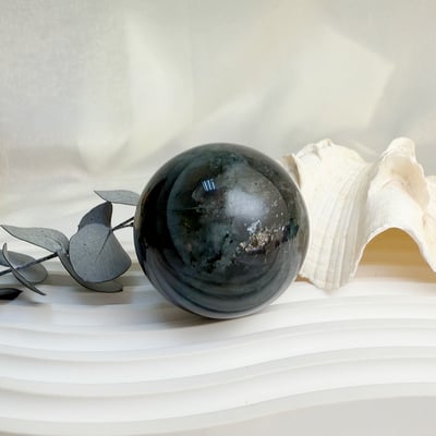 原礦球/磁場-《高閃光黑體拉長石球》A23