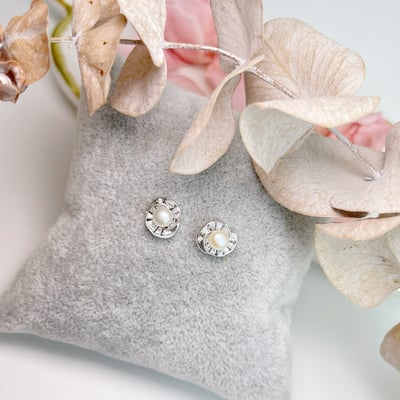 輕奢珠寶-《旋轉花瓣珍珠耳針》4