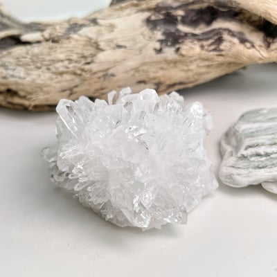 擋煞平安/改善磁場-《頂級旺花白水晶簇原礦擺件》92