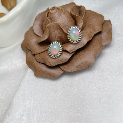 簡約火彩蛋白石耳環4