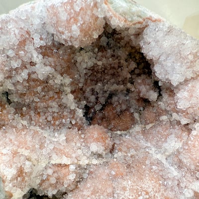 聚財聚氣/淨化磁場-《變種紅底晶洞原礦擺件》3