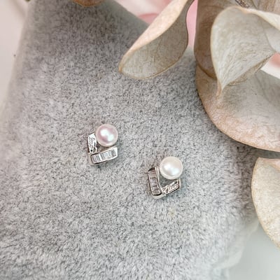 輕奢珠寶-《幾何V珍珠耳針》4