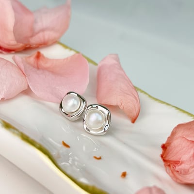 輕奢珠寶-《不規則方型台珍珠耳針》3