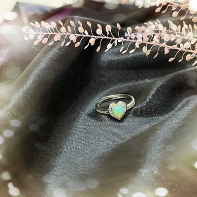 火光遊彩/透體料-《鋯石鑽圈愛心水晶蛋白石戒指》7