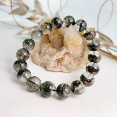 穩定心靈/招財助事業-《11.5mm高品綠幽靈水晶手鍊》2