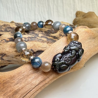 招財擋煞/水晶能量-《彩虹黑曜貔貅月亮系藍晶手鍊》4