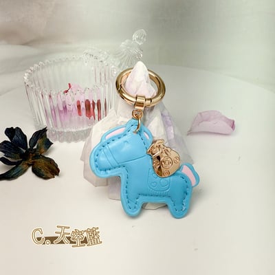 馬上有錢/招財吊飾-《錢錢福袋可愛馬皮革吊飾鑰匙圈》1