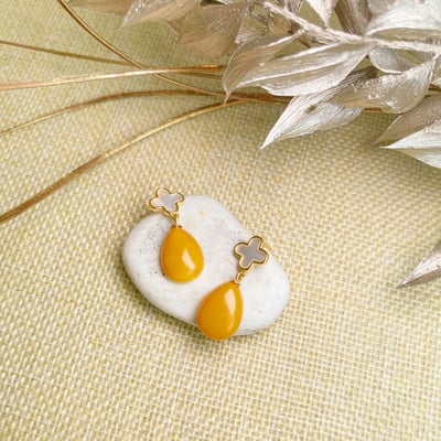 辟邪去災/招財納福-《彩貝十字黃蜜蠟耳環》2