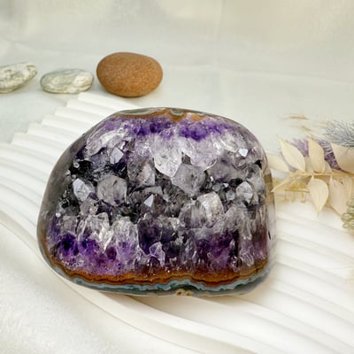 聚財聚氣/淨化磁場-《開口笑原礦紫晶鎮擺件》2