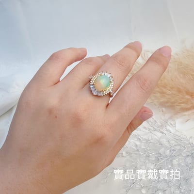 高韻光遊彩/透體料-《滿鑽鑲嵌蛋白石珠寶戒指》6
