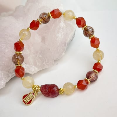 招財/旺運勢-《晶點草莓貔貅金紅鈦晶手鍊》3