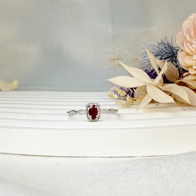 自信魅力/創造幸福-《無燒紅寶花瓣方臺戒指》3