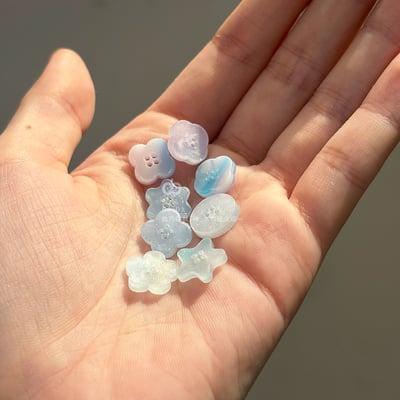 可愛壓克力鈕扣 雲彩 造型 隨機 彩色 星星 愛心 花朵 衣服 服飾 手工針織 編織 針線活 創意設計8