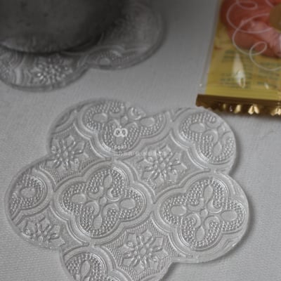 海棠花壓克力杯墊 窗花 梅花造型 復古 懷舊風 立體紋路 拍照道具 擺飾 擺件 造型杯墊 文創商品 DIY8