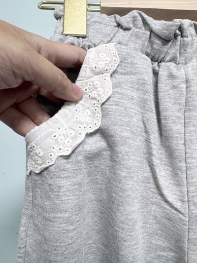 【Bebe Lace Pocket Pants ◆韓系◆蕾絲口袋◆灰寬褲】2