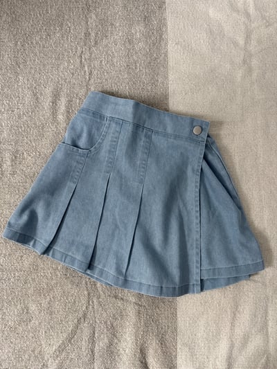 【CLASSIC LIGHT SKORT｜氣質百摺牛仔｜褲裙】1