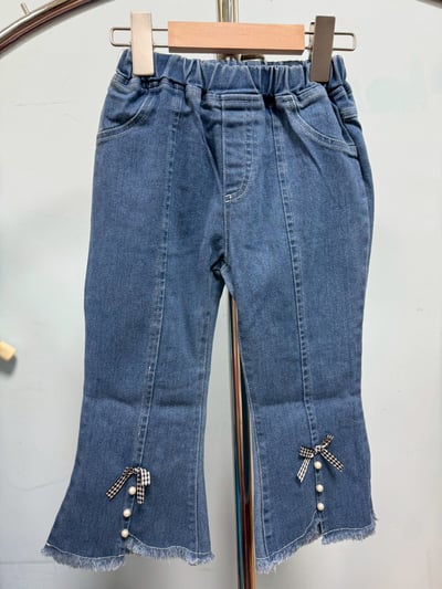 【Pearl Bow 韓系◆喇叭◆牛仔.俏皮珍珠蝴蝶結點綴｜長褲】1