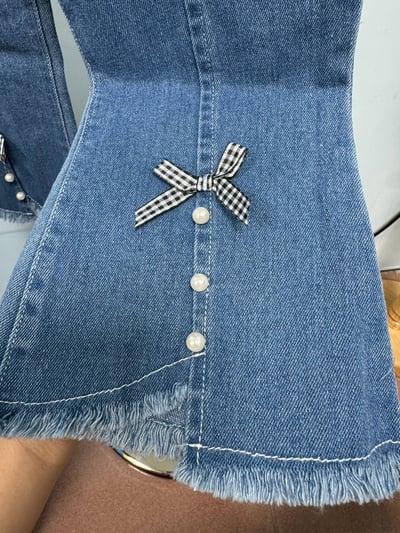【Pearl Bow 韓系◆喇叭◆牛仔.俏皮珍珠蝴蝶結點綴｜長褲】2