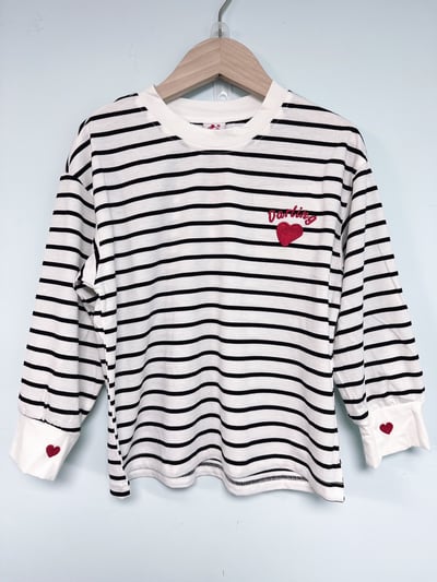 【Redhearts Darling 韓系◆精棉◆黑白條.胸口手袖紅心刺繡｜薄長T】1