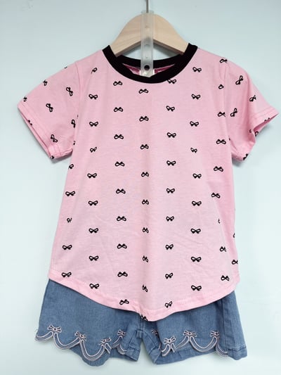 【Pink bow滿版個性粉色底黑色蝴蝶結｜短T】5