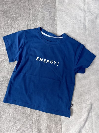 【ENERGY!｜簡約英字母莫蘭迪藍｜短T】4