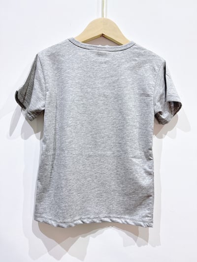 【DRAGON MAP恐龍探險領口排字 ｜短T】2