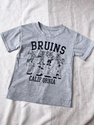 【UCLA BRUINS 灰色運動熊｜短T】4