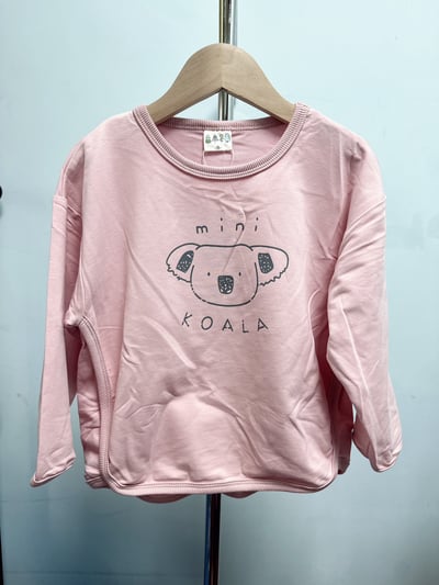 【Mini Koala  韓系◆精棉◆櫻花粉.手繪童趣無尾熊｜薄長T】1