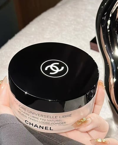 CHANEL香奈兒 輕盈完美蜜粉 30g4