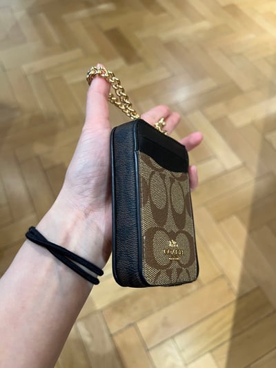 在台現貨— COACH 鏈帶小卡包老花深棕2