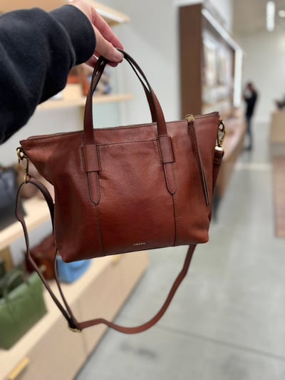 🇺🇸美國代購— Fossil 真皮水餃包焦糖色（已匯款訂金）4