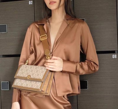 美國代購—Tory Burch 最經典 T Monogram 大號緹花風琴包1