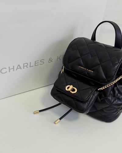 CHARLES & KEITH 小香風後背包附小廢包1
