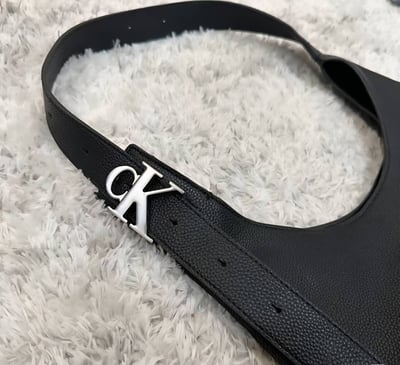 Calvin Klein 大號Hobo腋下包(已匯款訂金)2