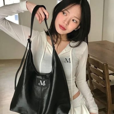 韓國 Mucent 新月皮革側背包 附可拆式小收納袋6