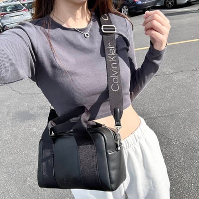 美國黑五代購— Calvin Klein 枕頭波士頓包附背帶（已匯款訂金）3