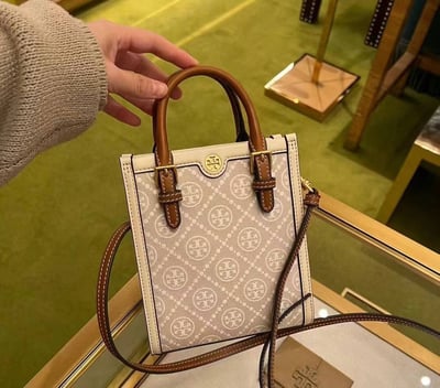 🇺🇸美國代購— Tory Burch 專櫃款 T Monogram 琴譜包  杏仁白（已匯款訂金）1