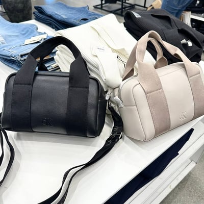 美國黑五代購— Calvin Klein 枕頭波士頓包附背帶（已匯款訂金）1