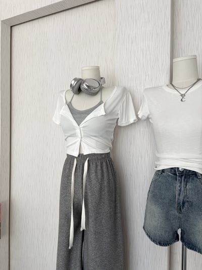 【限量現貨】圓領排扣短袖上衣(附白色三扣蕾絲背心)7