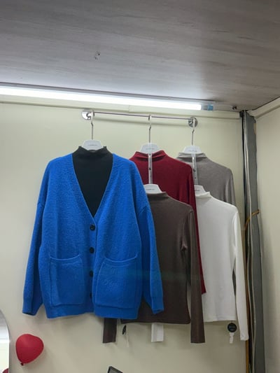 【換季特賣】薄款羊絨微立領上衣9