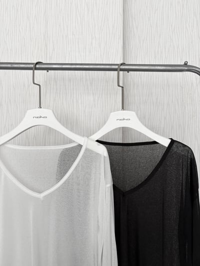 度假必備.ᐟ大V領透膚素面罩衫2