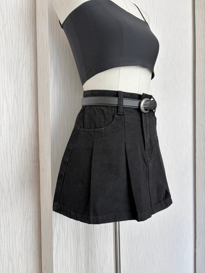 【現貨出清】黑百褶牛仔短褲裙(附皮帶)2